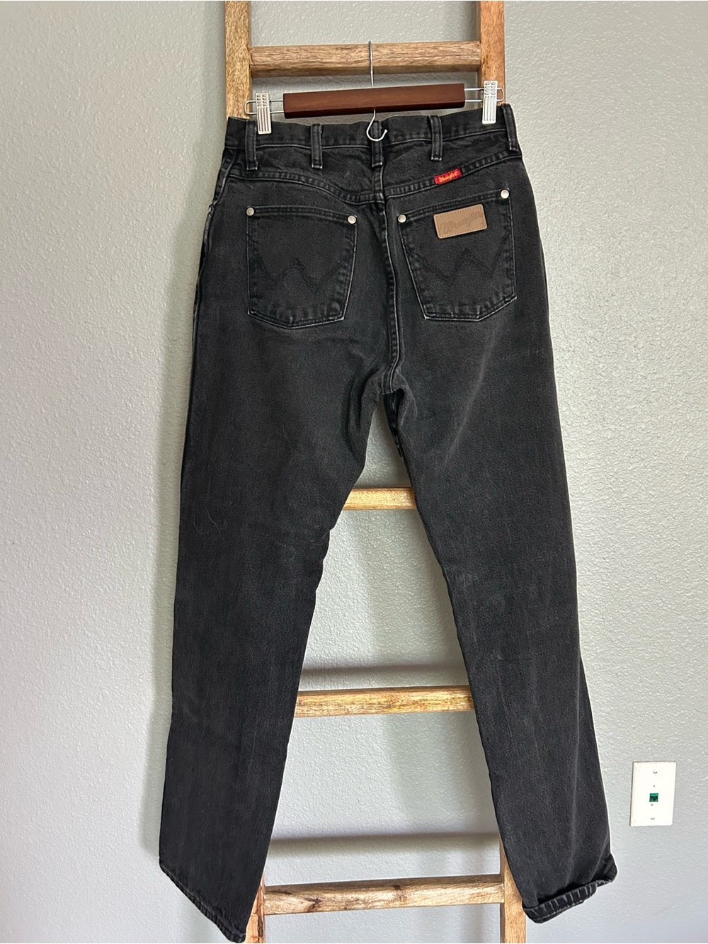 Wrangler Women’s Straight-Leg Jeans in Black - Picture 3 of 6